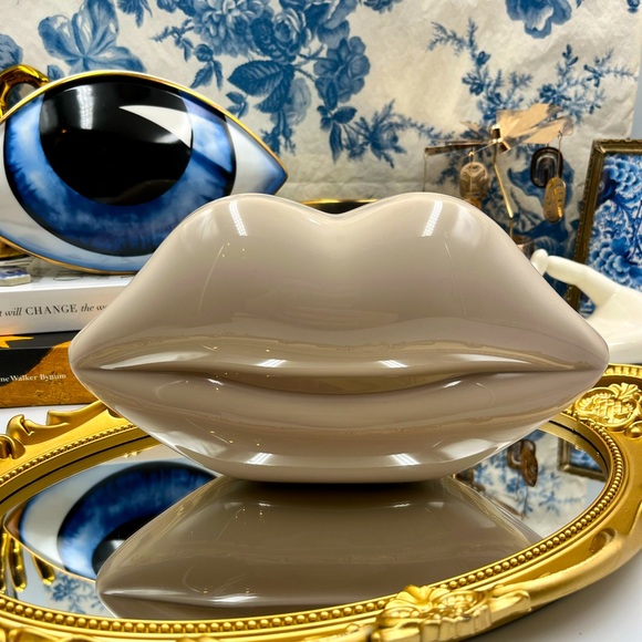 Lulu Guinness Handbags - 🆕 LULU GUINNESS 🧿 NWOT Iconic Lips Perspex Clutch Stone Grey